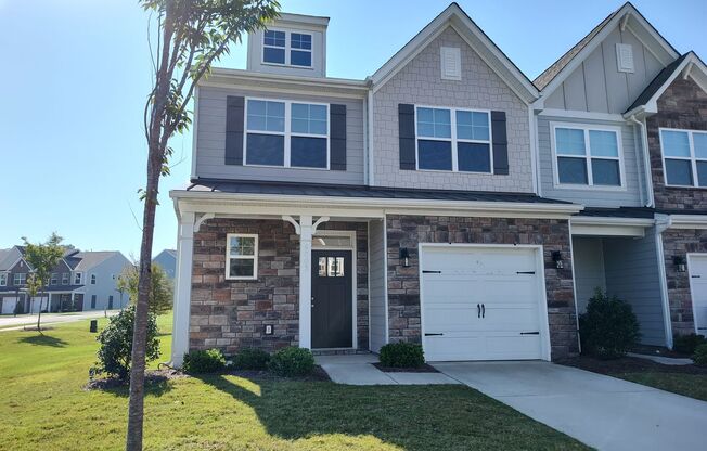 Move-in ready Townhome located in Harrisburg Village!