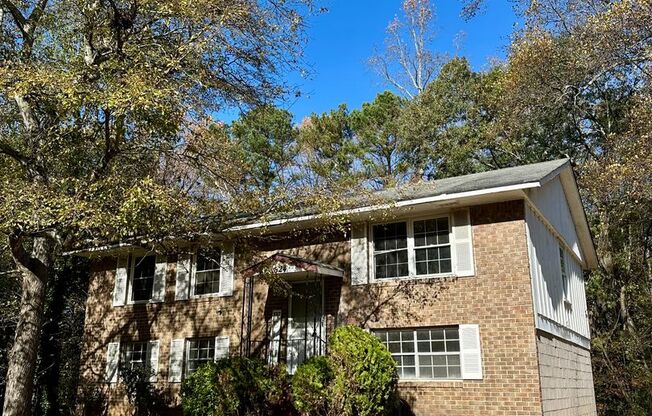 Charming Split-Level Single-Family Home – 5 Bed | 2 Bath