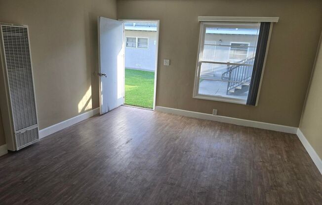 LAST 1 Bedroom/ 1 Bathroom Apartment Available!