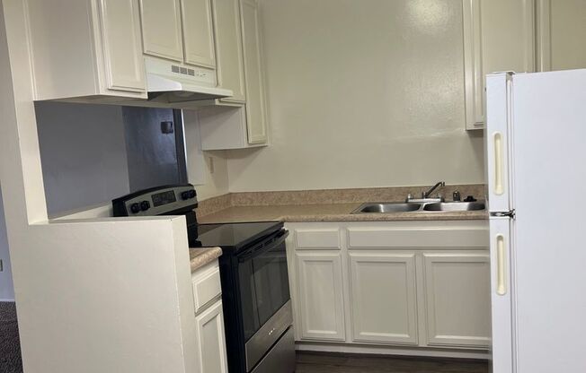 2 beds, 1 bath, $1,150, Unit 11