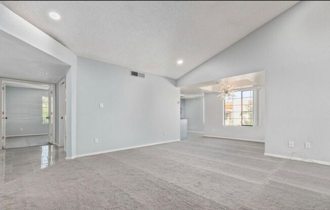 Beautiful Scottsdale Condo with Pool Views!