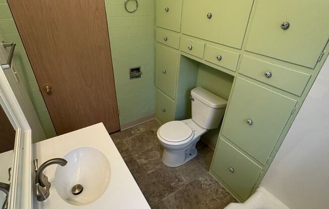 3 beds, 1 bath, $1,000