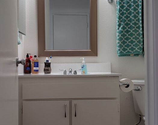 2 beds, 2 baths, 980 sqft, $2,125, Unit 215