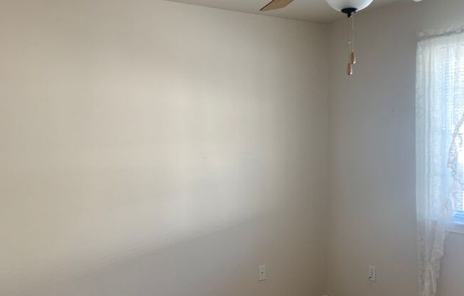 3BD 2BTH w/2 Car Garage & Landscaped Yard