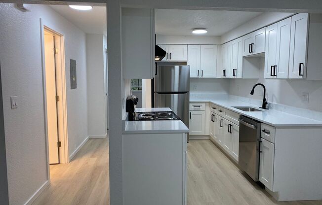 2 beds, 1 bath, 886 sqft, $1,825, Unit Unit 15