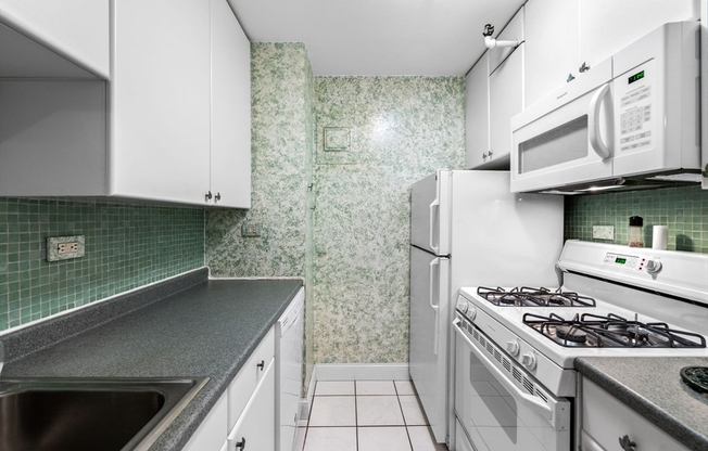 1 bed, 1 bath, 590 sqft, $3,150, Unit 17J
