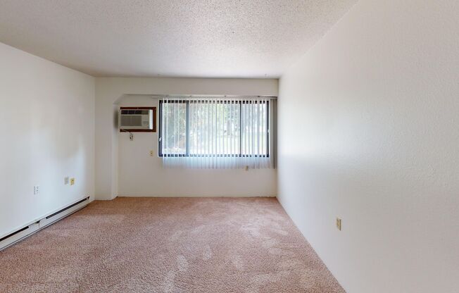 1 bed, 1 bath, $700, Unit 1502-22