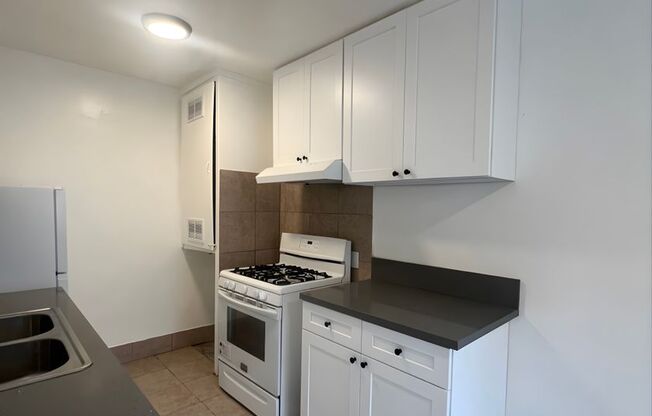 1 bed, 1 bath, $2,200, Unit 13410