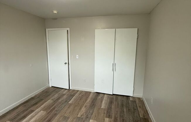 2 beds, 1 bath, 800 sqft, $1,300, Unit 423