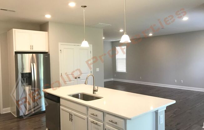 Grand 5 Bedroom 3 Baths House w/1st FL guest suite in Reunion Pointe, Apex! Available in Aug 7th!