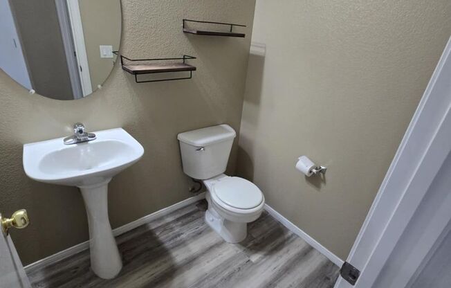 Great open floorplan with 3 bedrooms + Loft