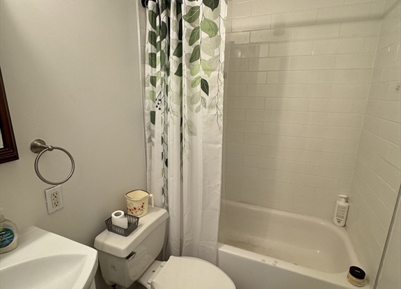 Studio, 1 bath, 500 sqft, $2,400, Unit 208