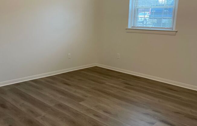 2 beds, 1 bath, 925 sqft, $1,195, Unit 28