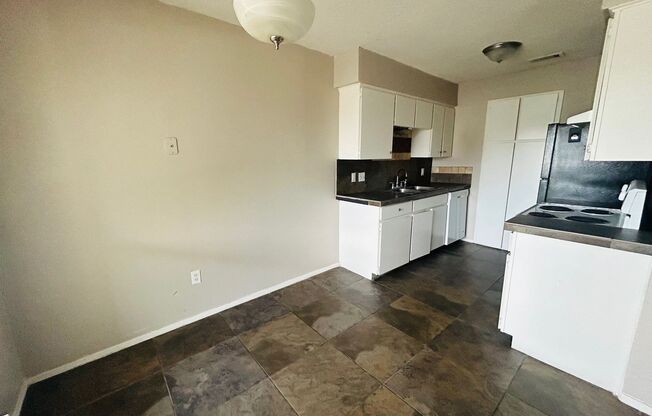 1 bed, 1 bath, 595 sqft, $895, Unit 17A