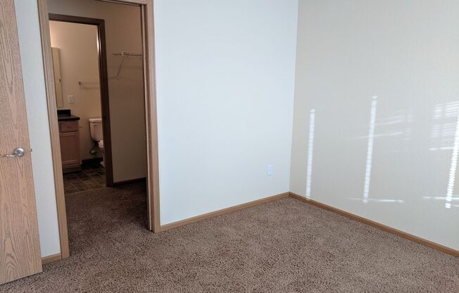 2 beds, 2 baths, 894 sqft, $1,280, Unit 627-308