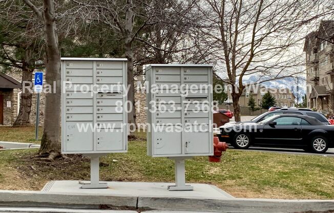 Come See this Cute 3 Bedroom 2 Bathroom Condo in Salt Lake!! HALF OFF FIRST MONTHS RENT MOVE IN SPECIAL!
