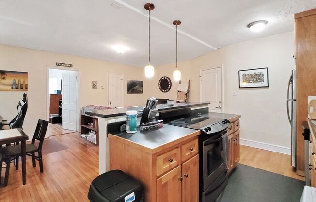 MODERN 1 BED 1 BATH CONDO IN THE FAN!!!!