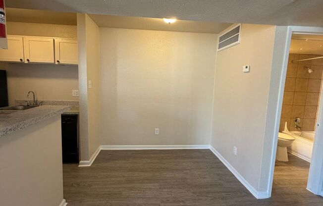 2 beds, 2 baths, 844 sqft, $1,155, Unit 216
