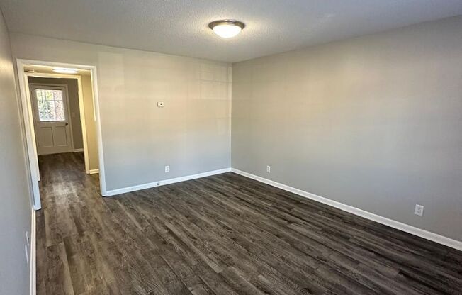 1 bed, 1.5 baths, 810 sqft, $975