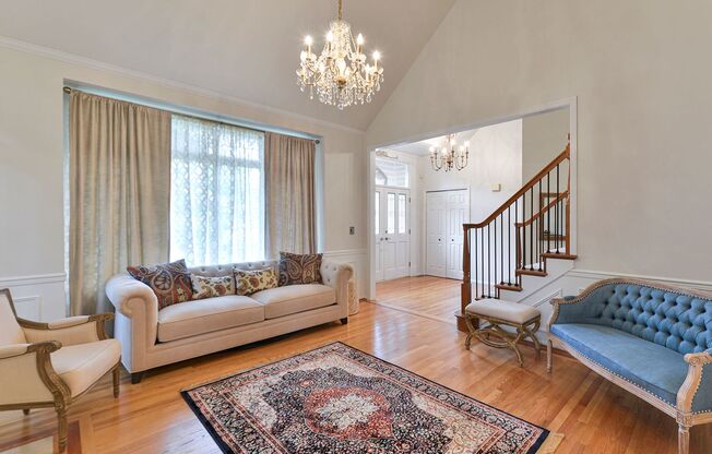 Stunning and Elegant 4+ Bedroom on Park-Like Lot Pine Lake Estates Sammamish