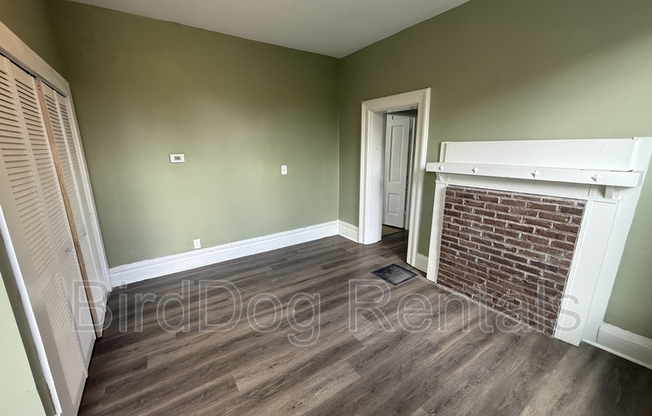 1044 1046 E LONG ST