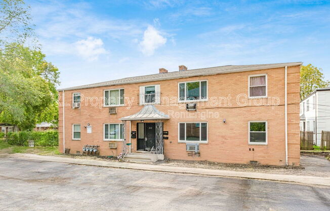2 beds, 1 bath, 775 sqft, $825, Unit A