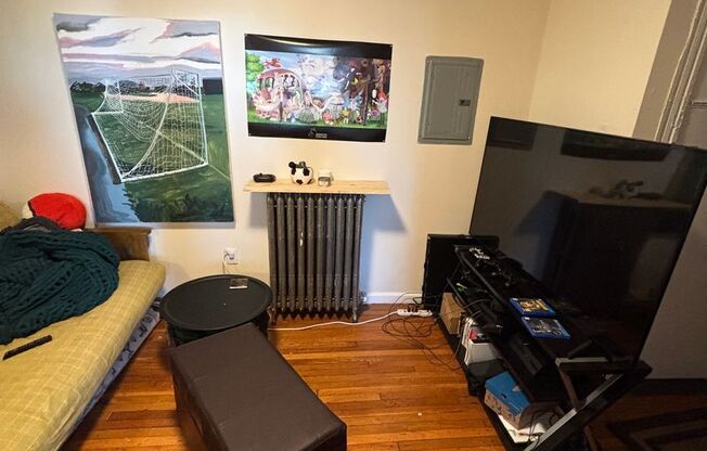 2 beds, 1 bath, 1,000 sqft, $1,295, Unit 19
