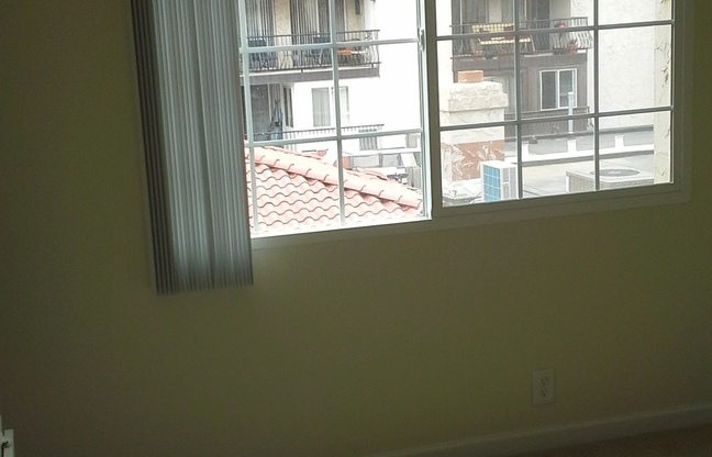 2 beds, 1 bath, $2,200