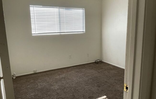 3 beds, 1 bath, $1,600, Unit #A