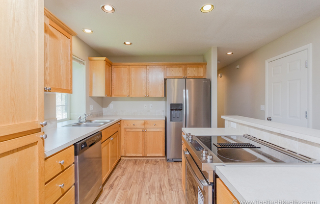 3 beds, 2.5 baths, $2,550