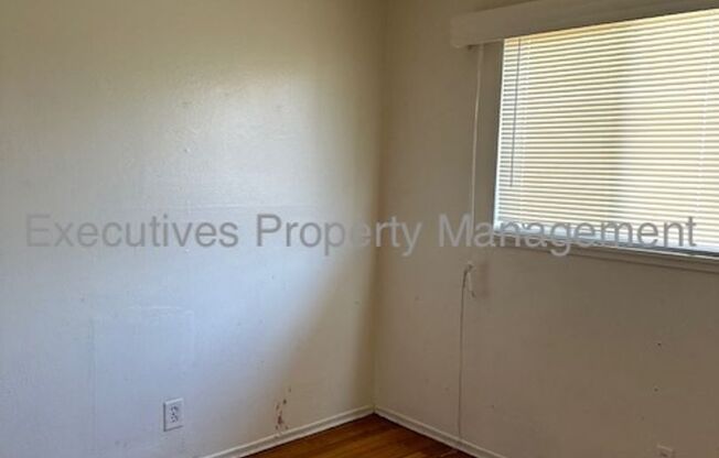 3 beds, 2 baths, $1,600