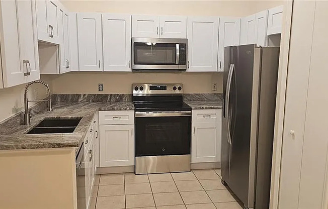 CUTE!  3 BEDROOM / 2 BATH HOUSE (WINTER SPRINGS)