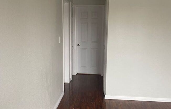 2 beds, 1 bath, 800 sqft, $2,495