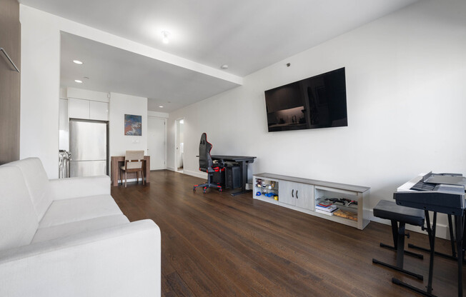 Studio, 1 bath, 632 sqft, $3,500, Unit 4H