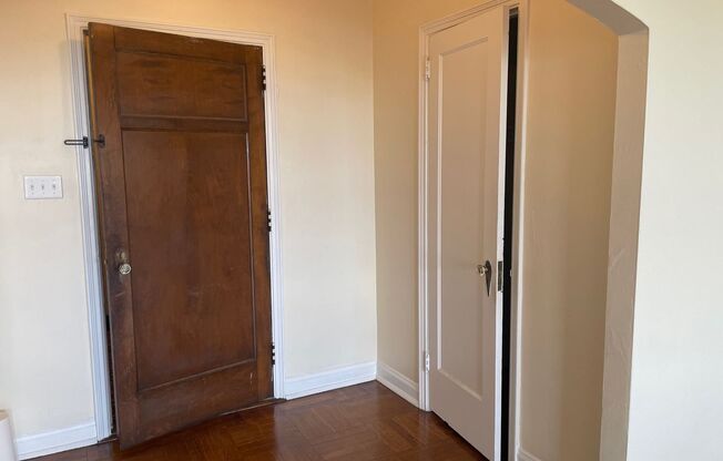 1 bed, 1 bath, 768 sqft, $1,510, Unit Royal York 211