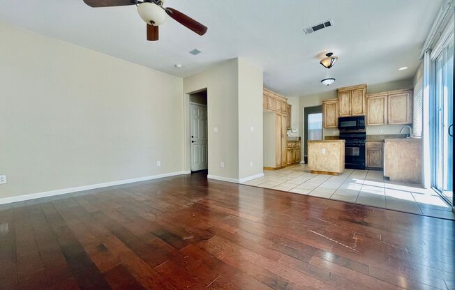 Beautiful 4bed / 3bath 3,281 SQFT Move in Ready !!
