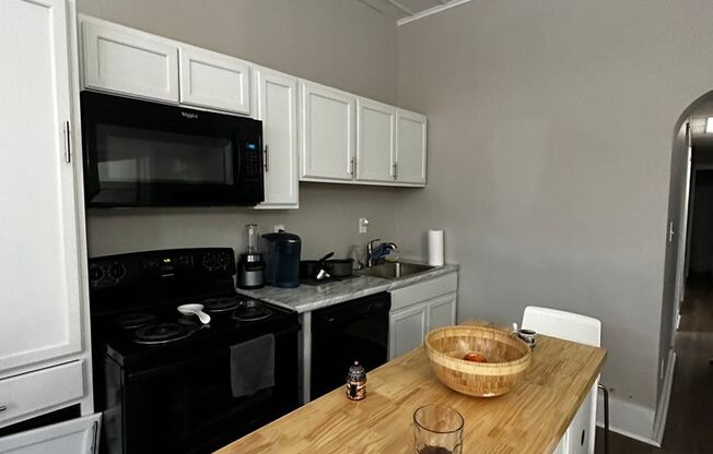 4 beds, 1 bath, $3,200, Unit #01