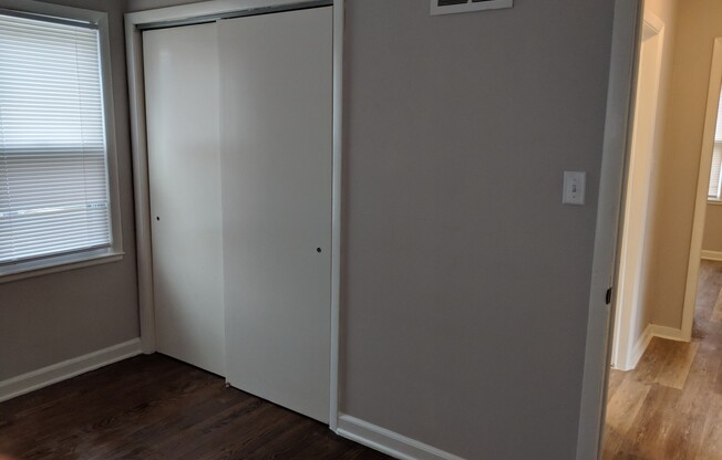 2 beds, 1 bath, 1,300 sqft, $900