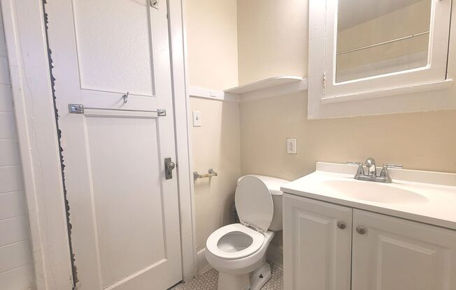 1 bed, 1 bath, $1,025, Unit 18