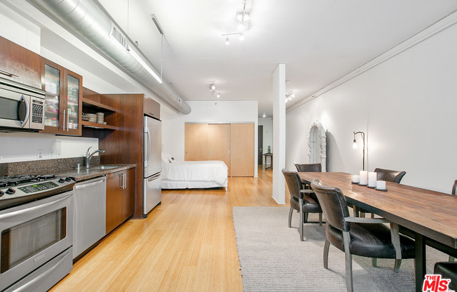 1 bed, 1 bath, 1,100 sqft, $2,850, Unit 506