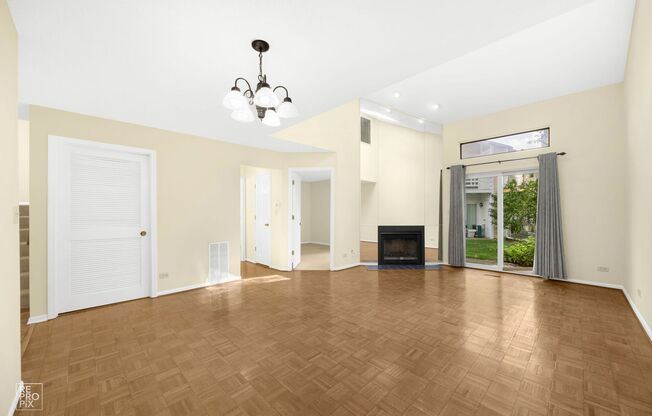 Buffalo Grove Condo available NOW!