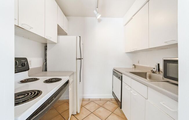 Spacious 1 bed 1 bath unit in Victoria Park!