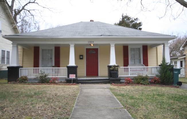 Spacious 3 Bed / 2 Bath Trinity Park Home - All Appliances and Large Fenced Yd