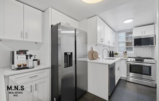 3 beds, 2 baths, $11,010, Unit PHRE