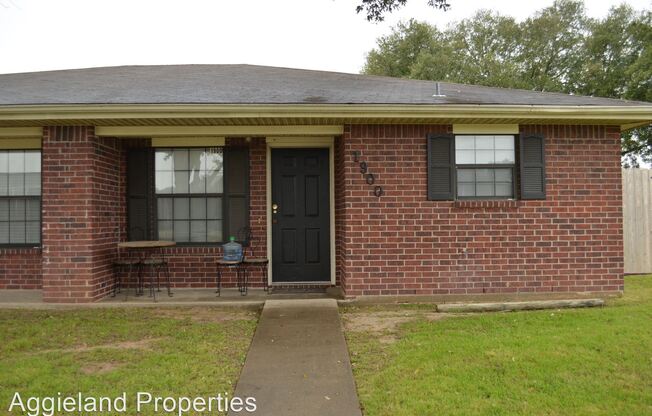 1900 Holleman Dr W -