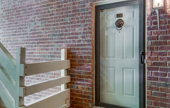 Beautiful Two Bedroom Green Hills Condo With Office