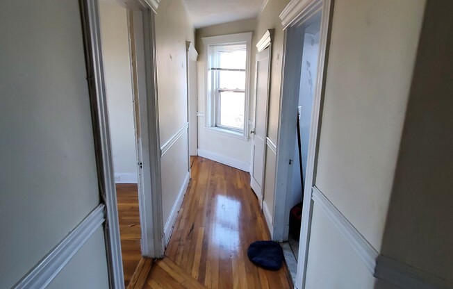 2 beds, 1 bath, $3,100, Unit 21