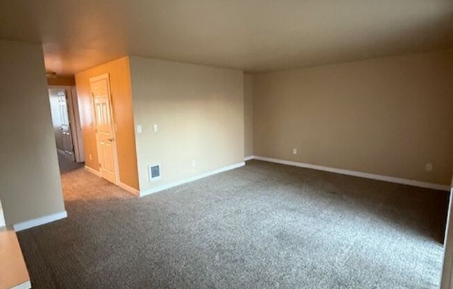 2 beds, 1 bath, 986 sqft, $1,599, Unit 183-108