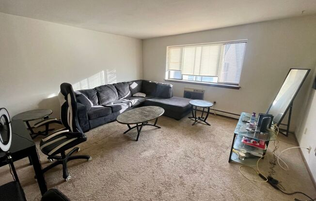 1 bed, 1 bath, $1,095, Unit 304