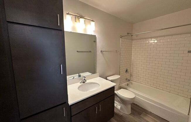 2 beds, 1 bath, $1,395, Unit 202
